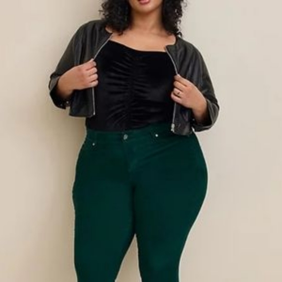 Faux Leather Collarless Crop Zip Front Jacket ( Black ) 3x Torrid - Picture 3 of 6